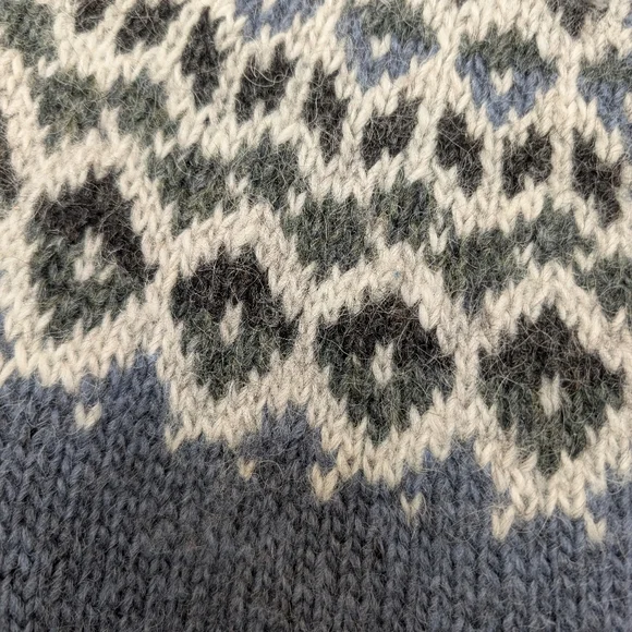 Iceland Wool Handmade Sweater - Picture 3 of 4